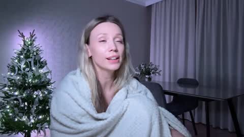 Snapshot of alicewonders_ chatting on 12.29.24 Alice online show from 12.29.24