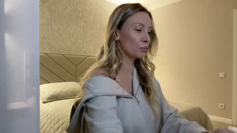 Snapshot of alicewonders_ chatting on 01.09.25 Alice online show from 01.09.25