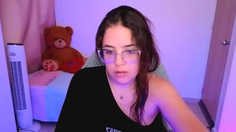 Snapshot of alicia_hotxx chatting on 04.16.26 alison online show from 04.16.26