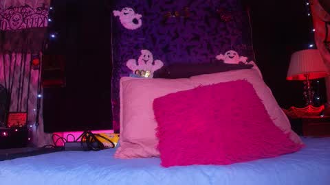 Alicia Kyse  online show from 10.16.25