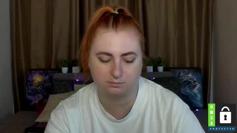 Snapshot of alicia_side_red chatting on 09.12.25 Alicia online show from 09.12.25