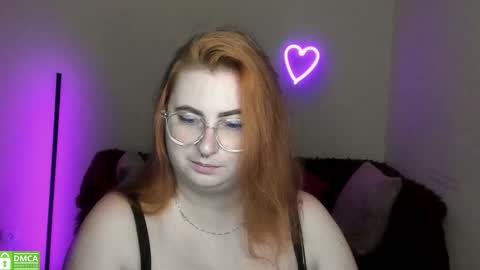 Snapshot of alicia_side_red chatting on 09.18.25 Alicia online show from 09.18.25