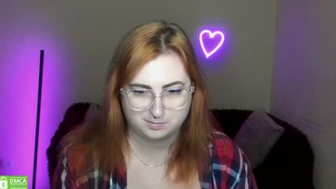 Snapshot of alicia_side_red chatting on 09.24.25 Alicia online show from 09.24.25