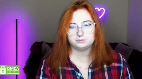 Snapshot of alicia_side_red chatting on 10.05.25 Alicia online show from 10.05.25