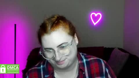 Snapshot of alicia_side_red chatting on 10.12.25 Alicia online show from 10.12.25