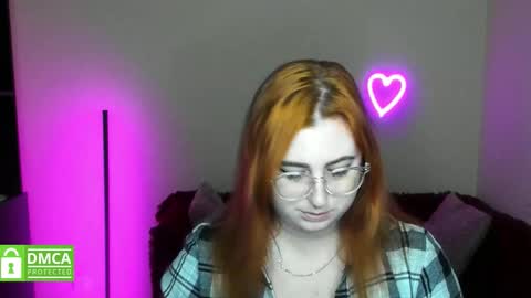 Snapshot of alicia_side_red chatting on 10.20.25 Alicia online show from 10.20.25