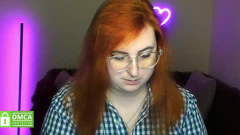 Snapshot of alicia_side_red chatting on 12.05.25 Alicia online show from 12.05.25