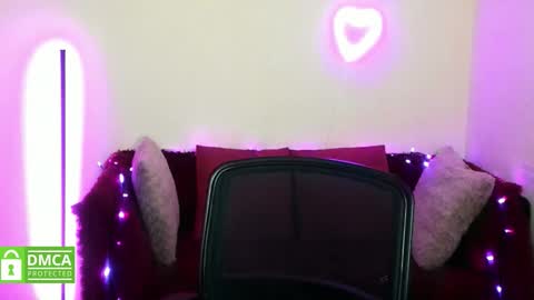 Snapshot of alicia_side_red chatting on 12.14.25 Alicia online show from 12.14.25