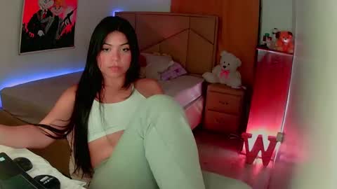 Snapshot of aliciabiden chatting on 01.07.25 aliciabiden online show from 01.07.25