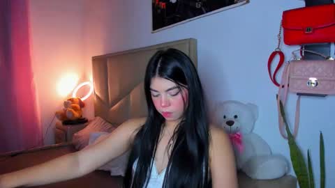 Snapshot of aliciabiden chatting on 10.22.25 aliciabiden online show from 10.22.25