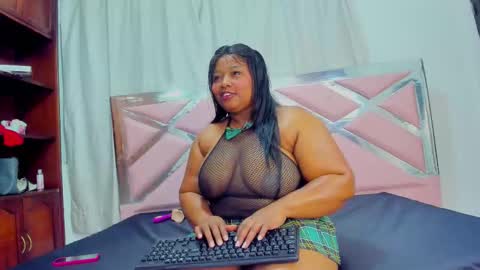 Snapshot of aliciadoex chatting on 11.11.25 Alicia online show from 11.11.25