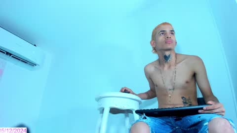 Snapshot of aliciamoorex chatting on 12.05.24 Alicia  online show from 12.05.24