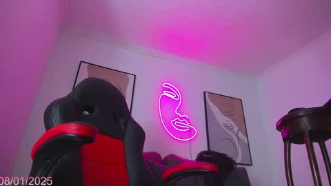 Snapshot of aliciamoorex chatting on 01.08.25 Alicia  online show from 01.08.25