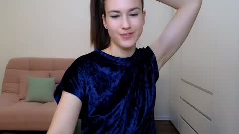 Snapshot of alicianoveli chatting on 12.28.24 alicianoveli online show from 12.28.24