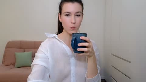 Snapshot of alicianoveli chatting on 01.04.25 alicianoveli online show from 01.04.25