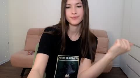 Snapshot of alicianoveli chatting on 01.06.25 alicianoveli online show from 01.06.25