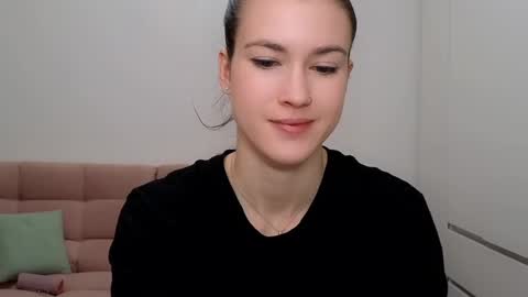 Snapshot of alicianoveli chatting on 01.10.25 alicianoveli online show from 01.10.25