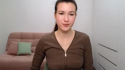 Snapshot of alicianoveli chatting on 01.18.25 alicianoveli online show from 01.18.25