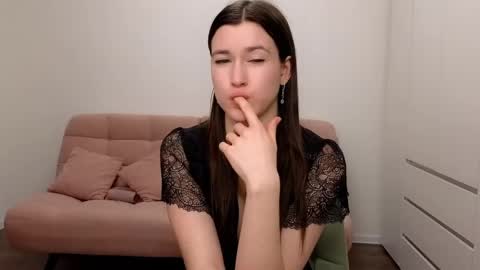 Snapshot of alicianoveli chatting on 02.10.25 alicianoveli online show from 02.10.25