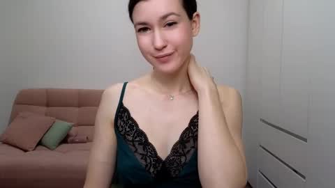 Snapshot of alicianoveli chatting on 02.14.25 alicianoveli online show from 02.14.25