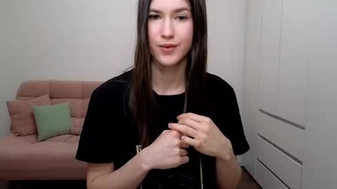 Snapshot of alicianoveli chatting on 03.10.25 alicianoveli online show from 03.10.25