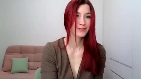 Snapshot of alicianoveli chatting on 09.17.25 alicianoveli online show from 09.17.25