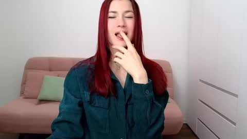 Snapshot of alicianoveli chatting on 09.18.25 alicianoveli online show from 09.18.25