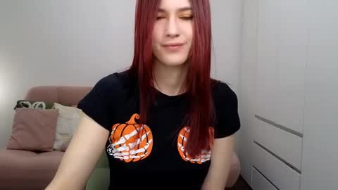 Snapshot of alicianoveli chatting on 10.30.25 alicianoveli online show from 10.30.25