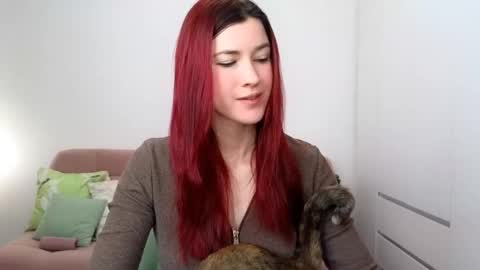 Snapshot of alicianoveli chatting on 11.11.25 alicianoveli online show from 11.11.25