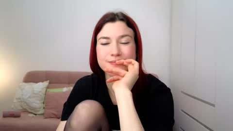 Snapshot of alicianoveli chatting on 11.21.25 alicianoveli online show from 11.21.25