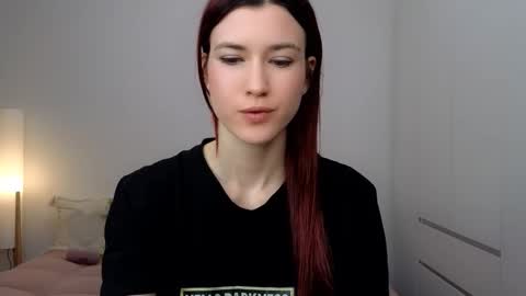 Snapshot of alicianoveli chatting on 11.30.25 alicianoveli online show from 11.30.25