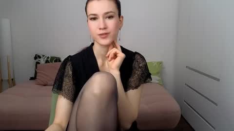 Snapshot of alicianoveli chatting on 12.16.25 alicianoveli online show from 12.16.25