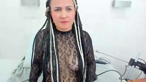 Snapshot of alicie_green chatting on 10.29.25 im tutti online show from 10.29.25