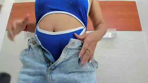 Snapshot of alicie_green chatting on 11.04.25 im tutti online show from 11.04.25