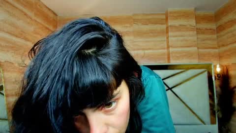 Snapshot of alie_martin_r chatting on 04.06.26 Alie online show from 04.06.26