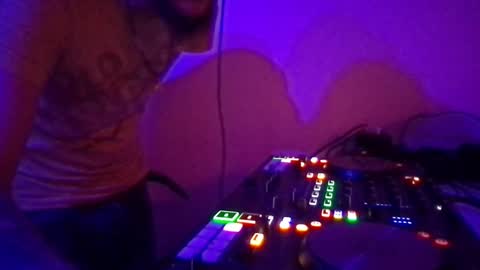 Snapshot of alien8720 chatting on 02.26.25 busco rockera online show from 02.26.25