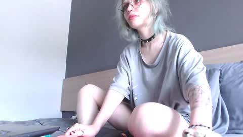 Alien Bella online show from 01.27.25