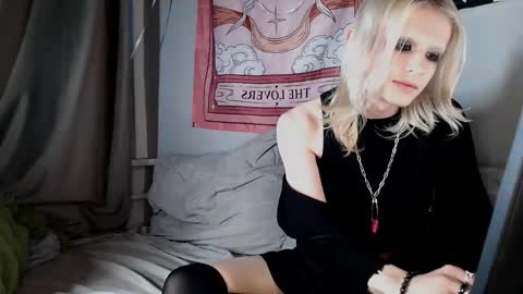 Alien Bella online show from 06.05.26