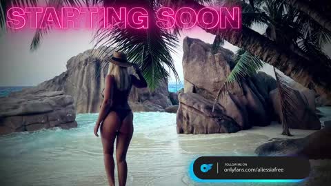 Snapshot of aliessia chatting on 09.29.25 Aliessia online show from 09.29.25