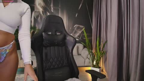 Snapshot of aliessia chatting on 10.15.25 Aliessia online show from 10.15.25