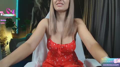 Snapshot of aliessia chatting on 12.17.25 Aliessia online show from 12.17.25