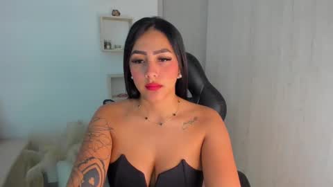 Snapshot of aliessiarose1 chatting on 11.20.25 Ali online show from 11.20.25