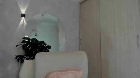 Snapshot of aliessiarose1 chatting on 04.27.26 Ali online show from 04.27.26