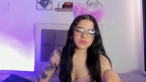 aliice_walker_ online show from 01.14.25