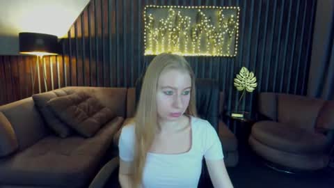 Snapshot of alina__blonde chatting on 06.09.26 Alina online show from 06.09.26