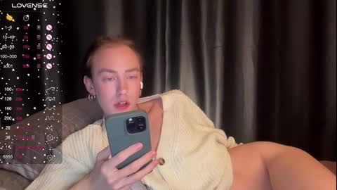 Snapshot of alina_flow chatting on 12.04.24 Alexa online show from 12.04.24