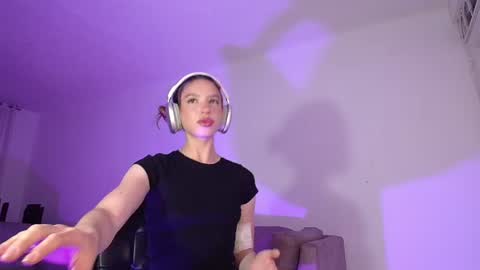 Snapshot of alina_lee01 chatting on 06.13.26 NYX online show from 06.13.26