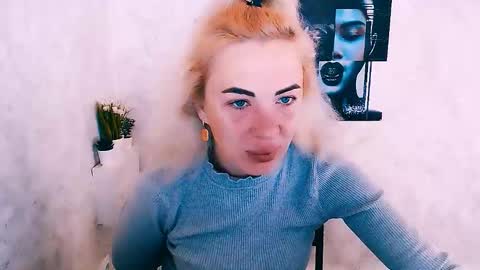 Snapshot of alinafrey_ chatting on 10.14.25 Alina online show from 10.14.25