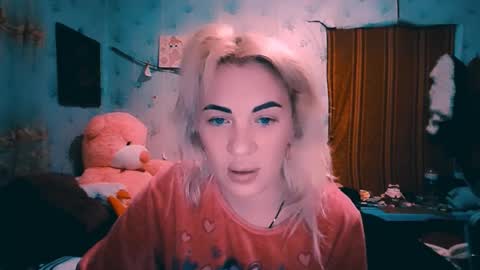 Snapshot of alinafrey_ chatting on 10.19.25 Alina online show from 10.19.25