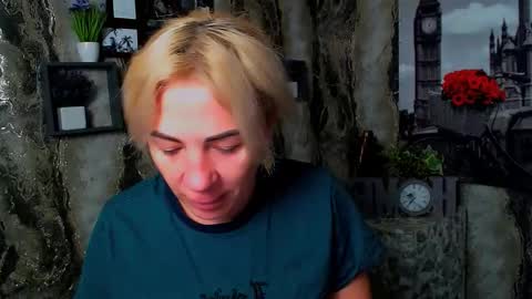 Snapshot of alinafrey_ chatting on 10.20.25 Alina online show from 10.20.25